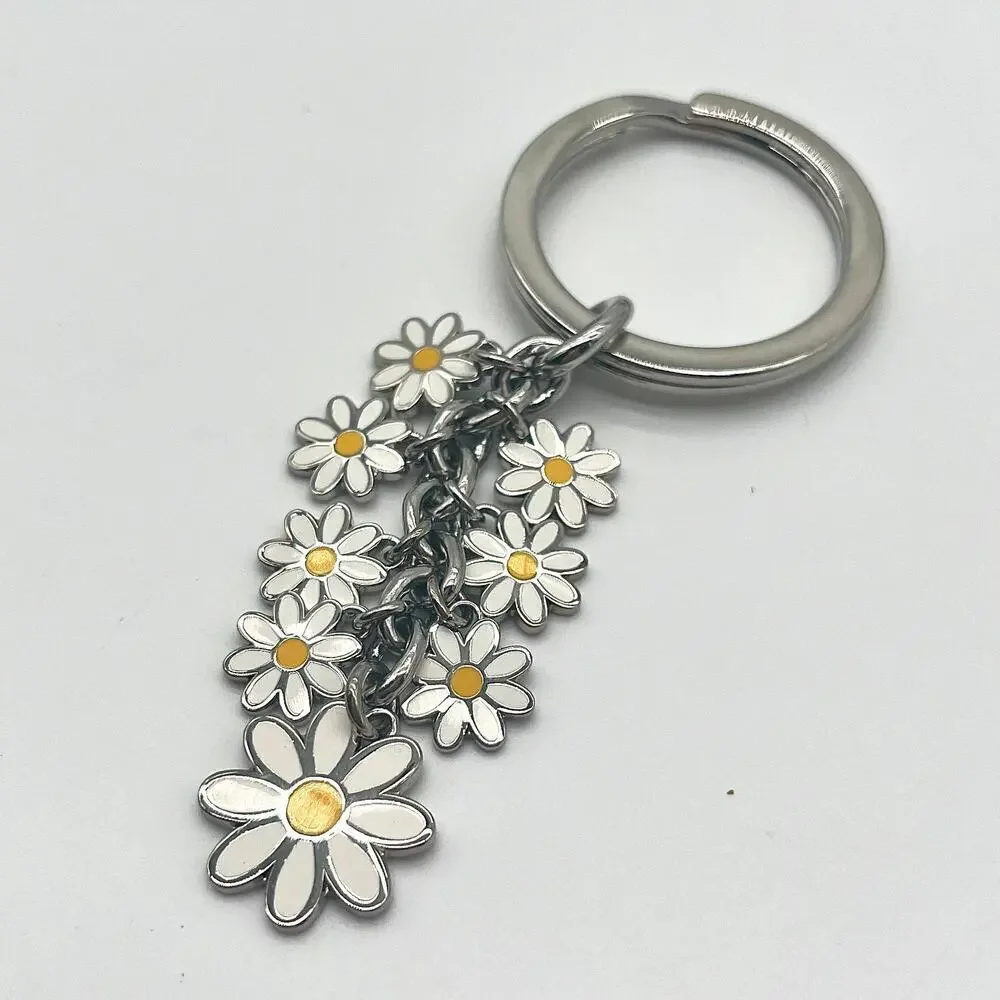 COACH Bag Charm Key Chain, NWOT, White Cascading Daisies, Floral